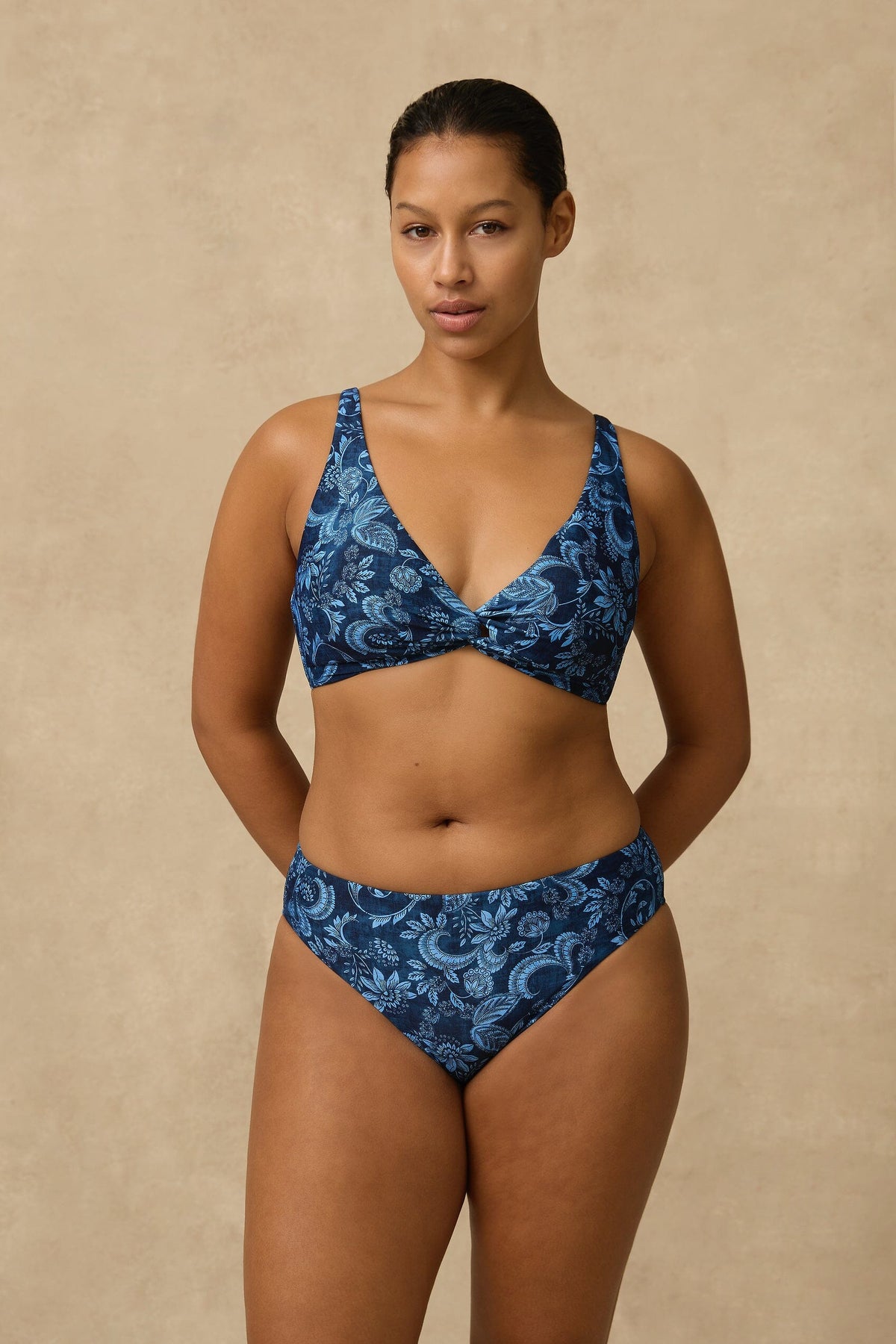 Taylor Multi Fit Twist Crop SWIM TOP MONTE AND LOU 